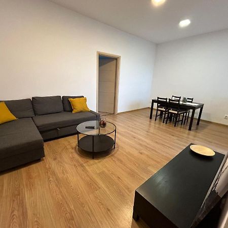 Elegant City Center Apartment Бухарест Екстер'єр фото