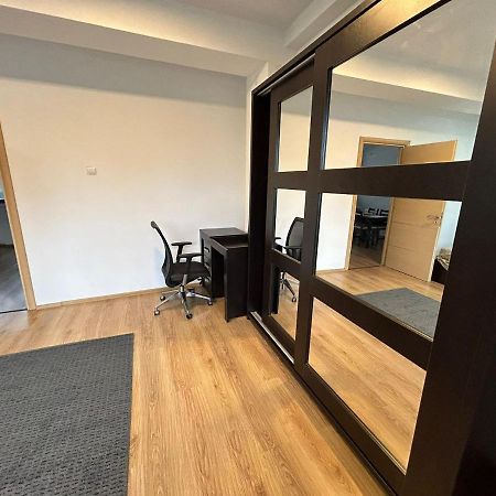 Elegant City Center Apartment Бухарест Екстер'єр фото